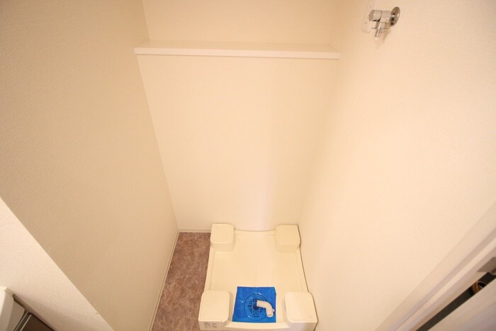 物件内観写真12　(洗濯機置場)