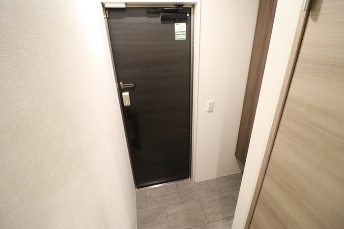 物件内観写真13　(玄関)