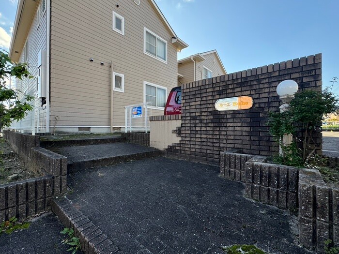 物件外観写真3　(エントランス部分)