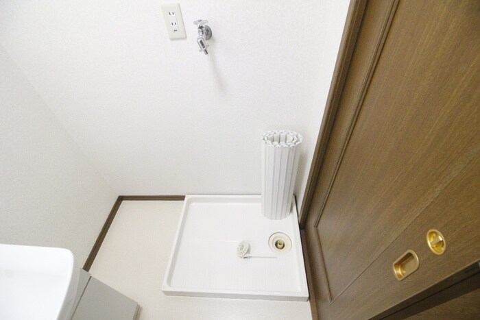 物件内観写真15　(洗濯機置場)