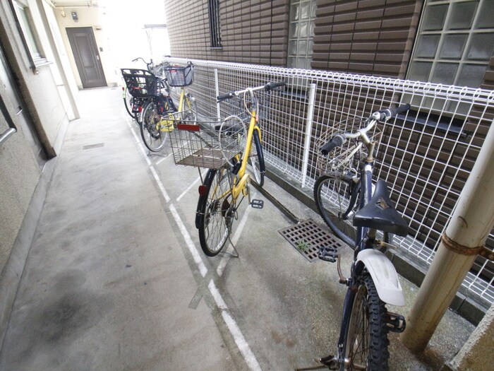 物件外観写真4　(駐輪場)