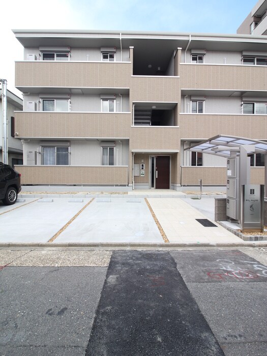 物件外観写真3　(駐車場)