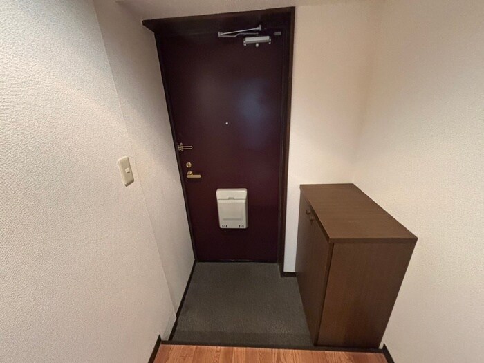物件内観写真16　(玄関)