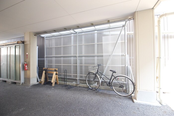 物件外観写真6　(駐輪場)