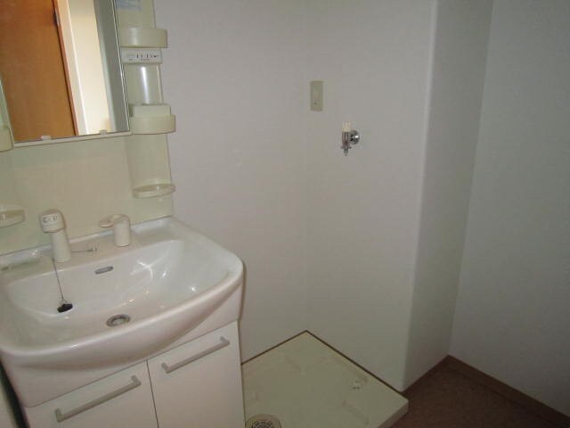 物件内観写真10　(洗濯機置場)