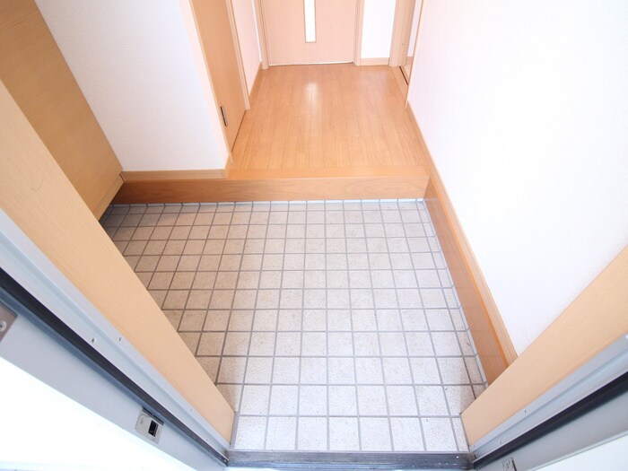 物件内観写真18　(玄関)
