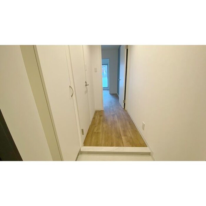 物件内観写真10　(玄関)