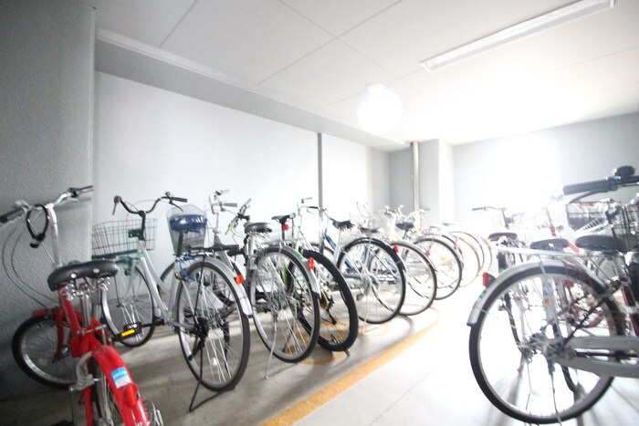 物件外観写真4　(駐輪場)