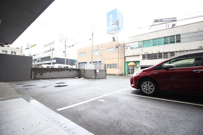 物件外観写真6　(駐車場)