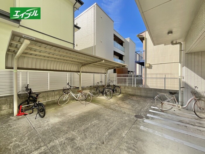 物件外観写真5　(駐輪場)