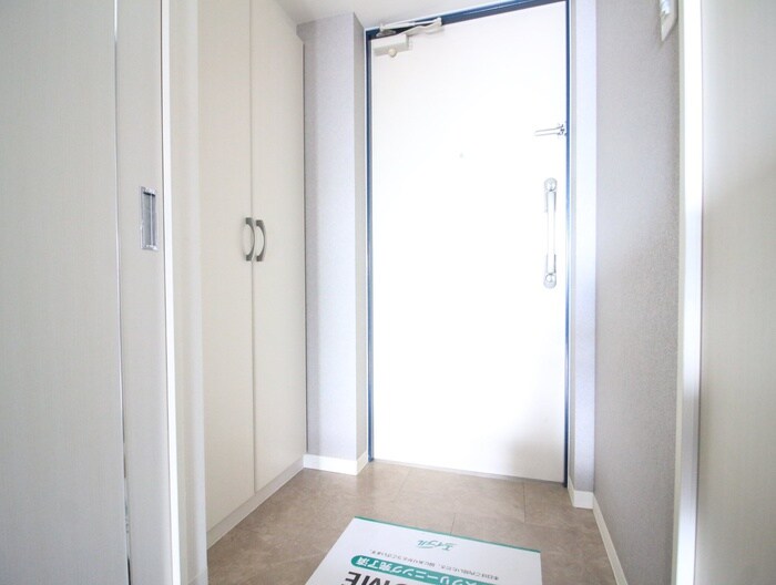 物件内観写真16　(玄関)
