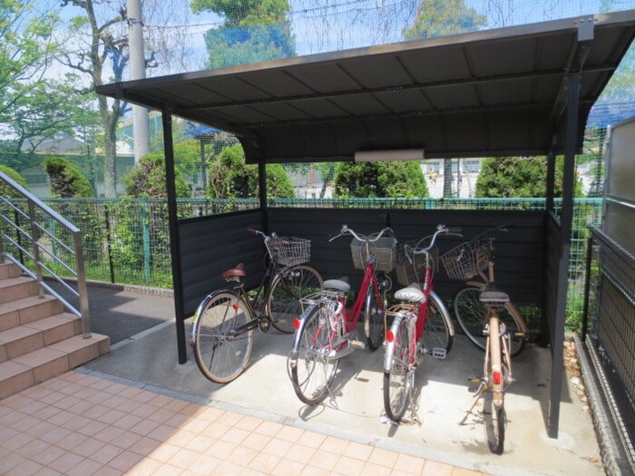 物件外観写真4　(駐輪場)
