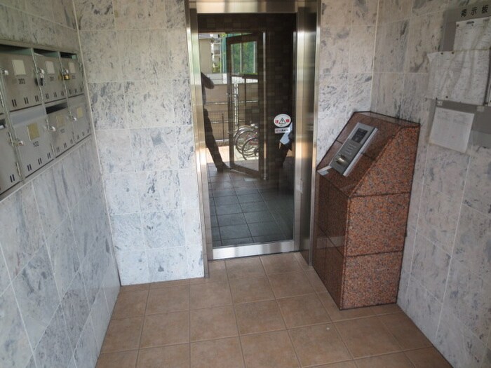 物件外観写真5　(エントランス部分)