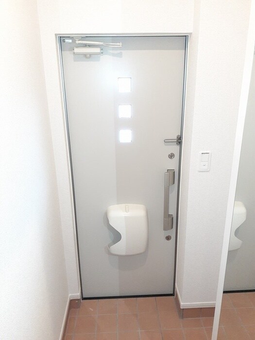物件内観写真6　(玄関)