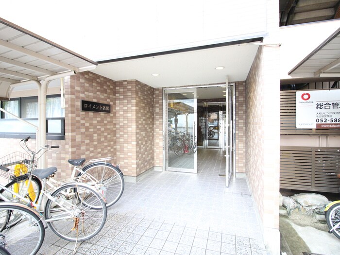 物件外観写真3　(エントランス部分)