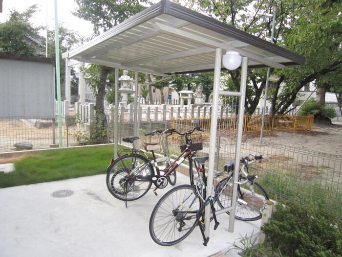 物件外観写真3　(駐輪場)