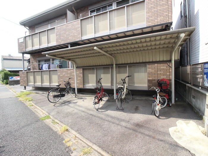 物件外観写真2　(駐輪場)