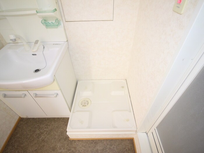 物件内観写真8　(洗濯機置場)