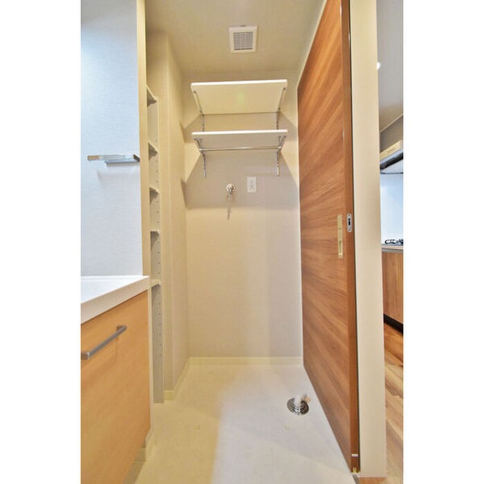 物件内観写真12　(洗濯機置場)