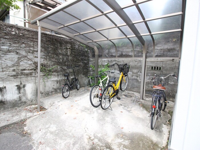 物件外観写真5　(駐輪場)