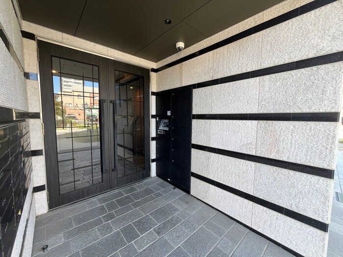 物件外観写真5　(エントランス部分)