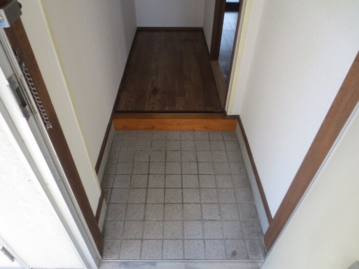 物件内観写真12　(玄関)