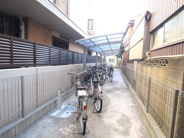 物件外観写真4　(駐輪場)