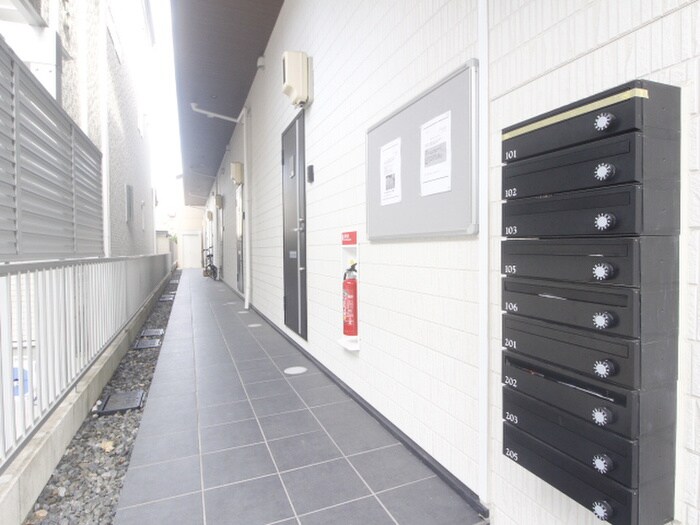 物件外観写真2　(エントランス部分)