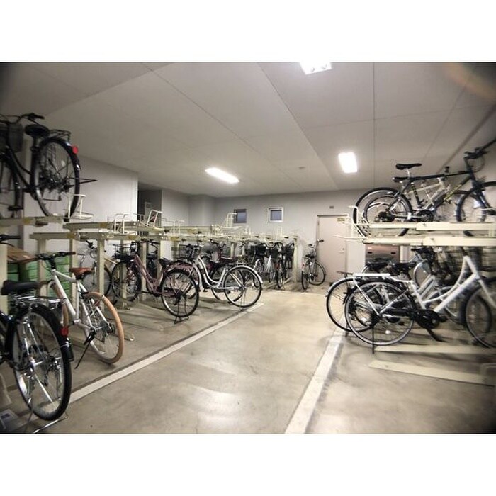 物件外観写真5　(駐輪場)