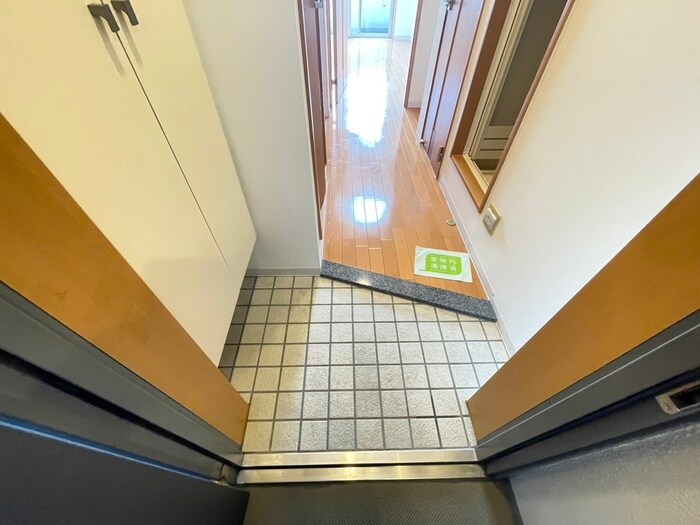 物件内観写真16　(玄関)