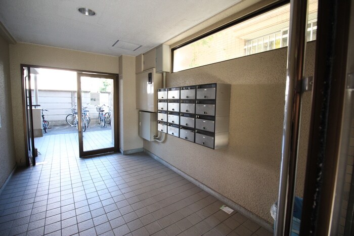 物件外観写真4　(エントランス部分)