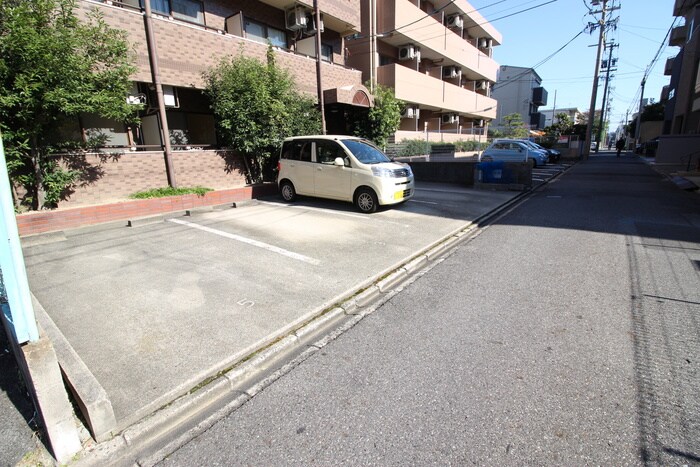 物件外観写真5　(駐車場)