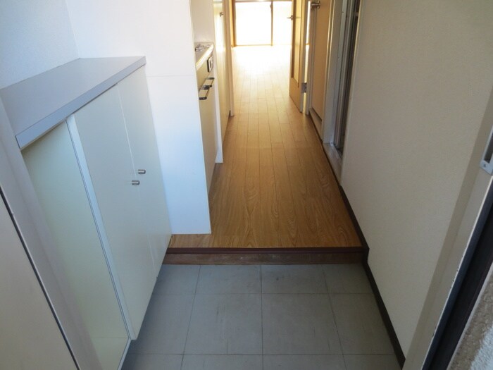 物件内観写真11　(玄関)