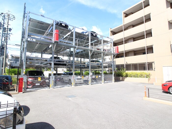 物件外観写真4　(駐車場)