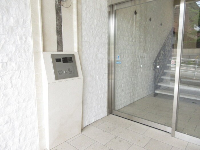 物件外観写真4　(エントランス部分)