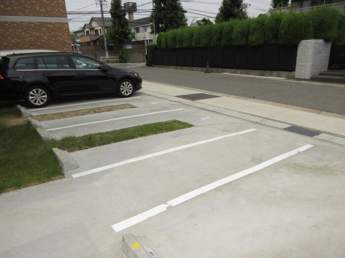 物件外観写真5　(駐車場)