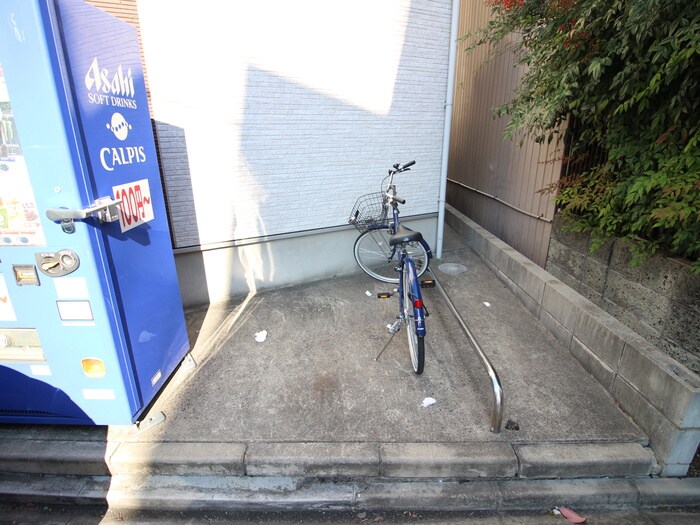 物件外観写真2　(駐輪場)