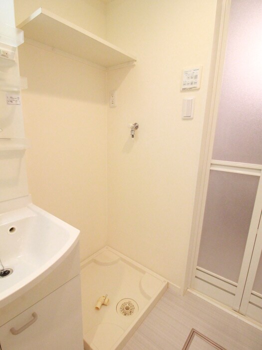 物件内観写真17　(洗濯機置場)