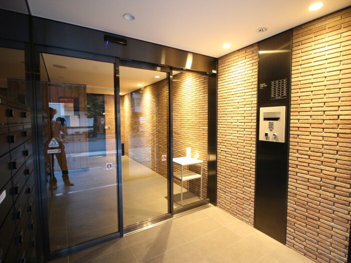 物件外観写真4　(エントランス部分)