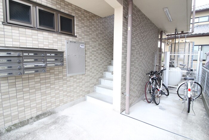 物件外観写真4　(エントランス部分)