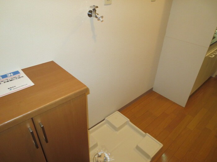 物件内観写真14　(洗濯機置場)