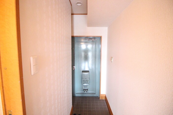物件内観写真6　(玄関)