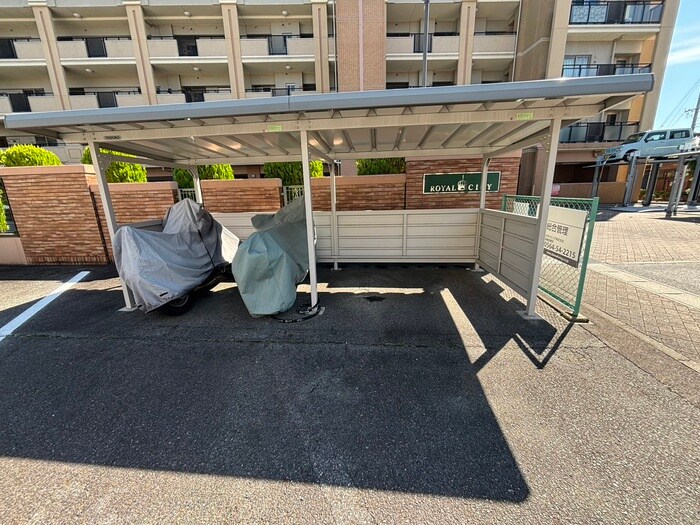 物件外観写真4　(バイク置き場)