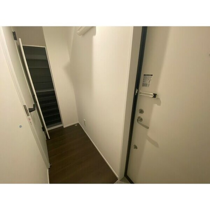 物件内観写真7　(玄関)