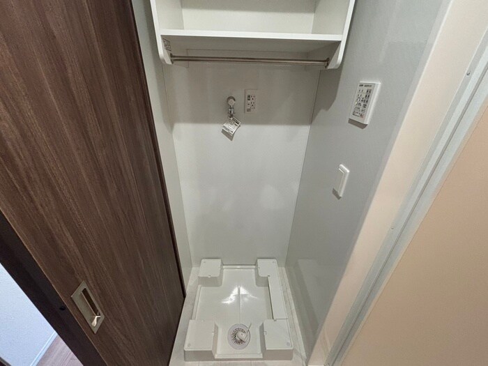 物件内観写真16　(洗濯機置場)