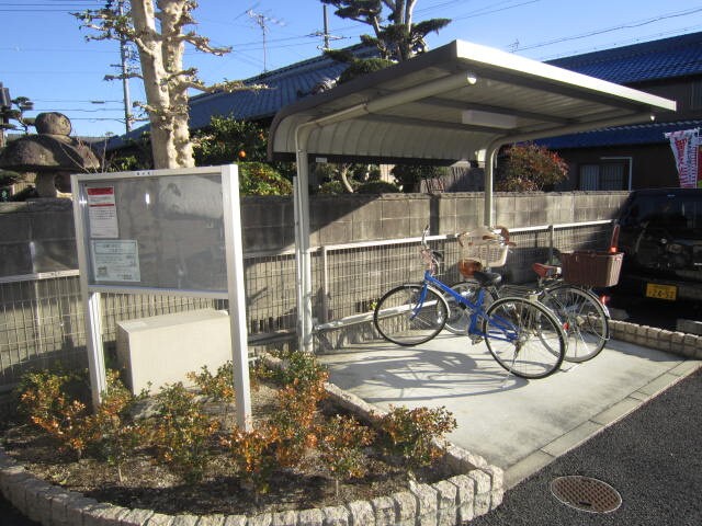 物件外観写真3　(駐輪場)