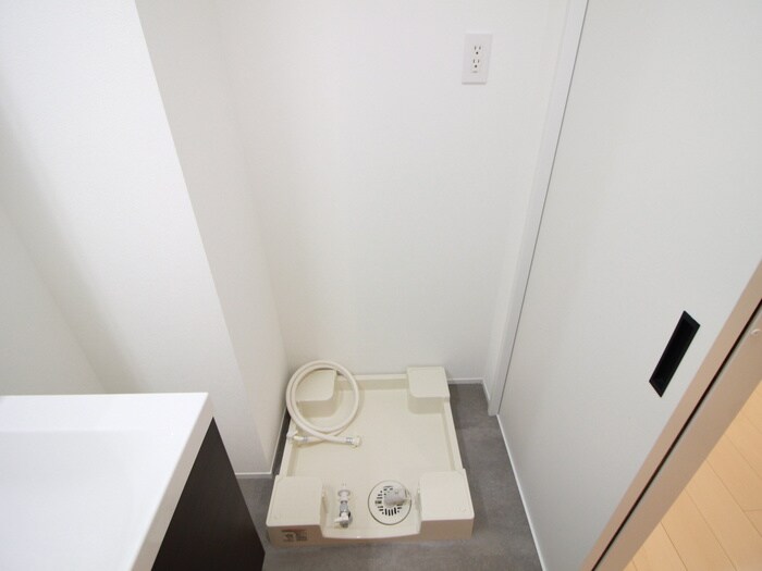 物件内観写真16　(洗濯機置場)