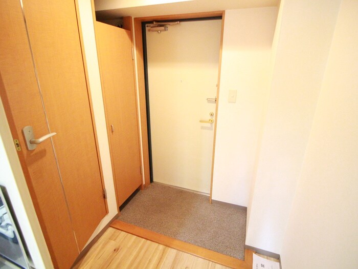物件内観写真16　(玄関)