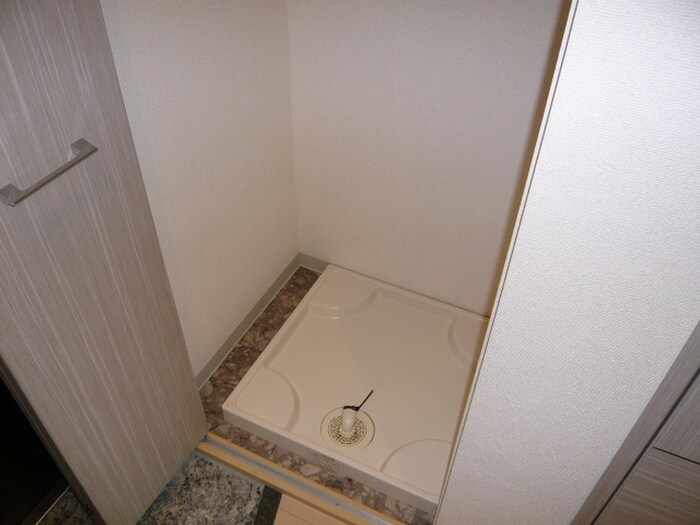 物件内観写真10　(洗濯機置場)