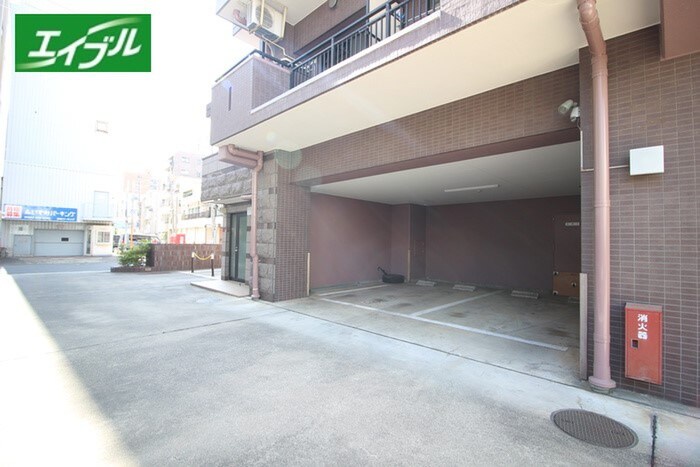 物件外観写真4　(駐車場)